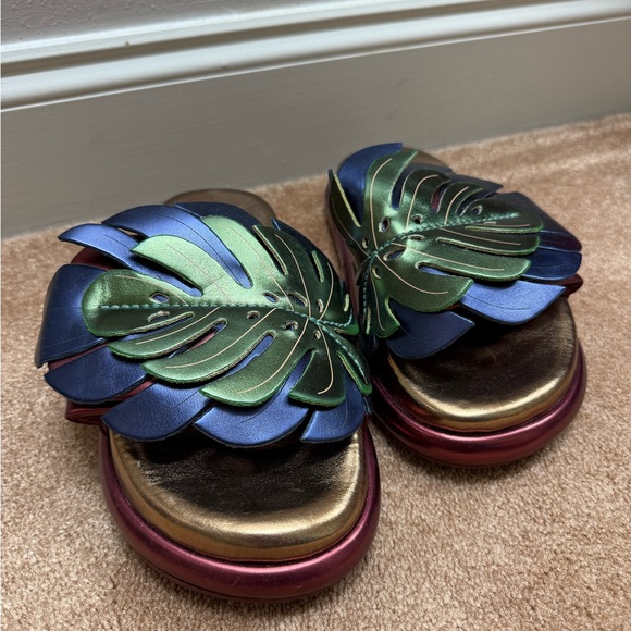 Farm Rio Slides - Picture 3 of 3